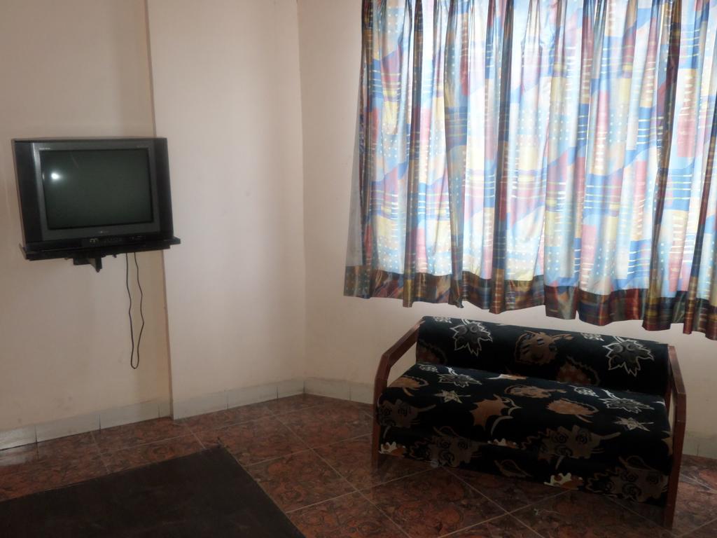 Oyo Flagship 37830 Hotel Aakar International Satara Exterior photo