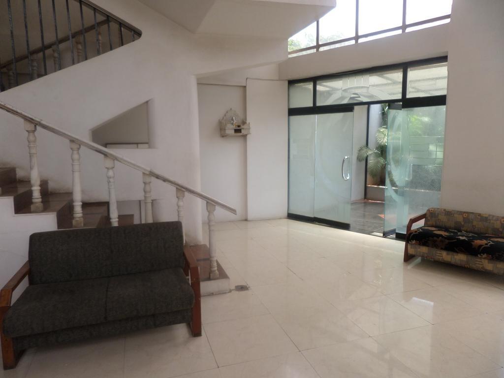 Oyo Flagship 37830 Hotel Aakar International Satara Exterior photo