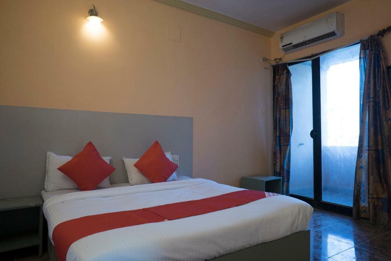 Oyo Flagship 37830 Hotel Aakar International Satara Exterior photo
